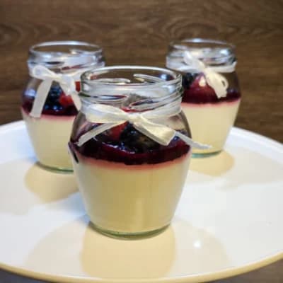 Panna cotta, ovoce